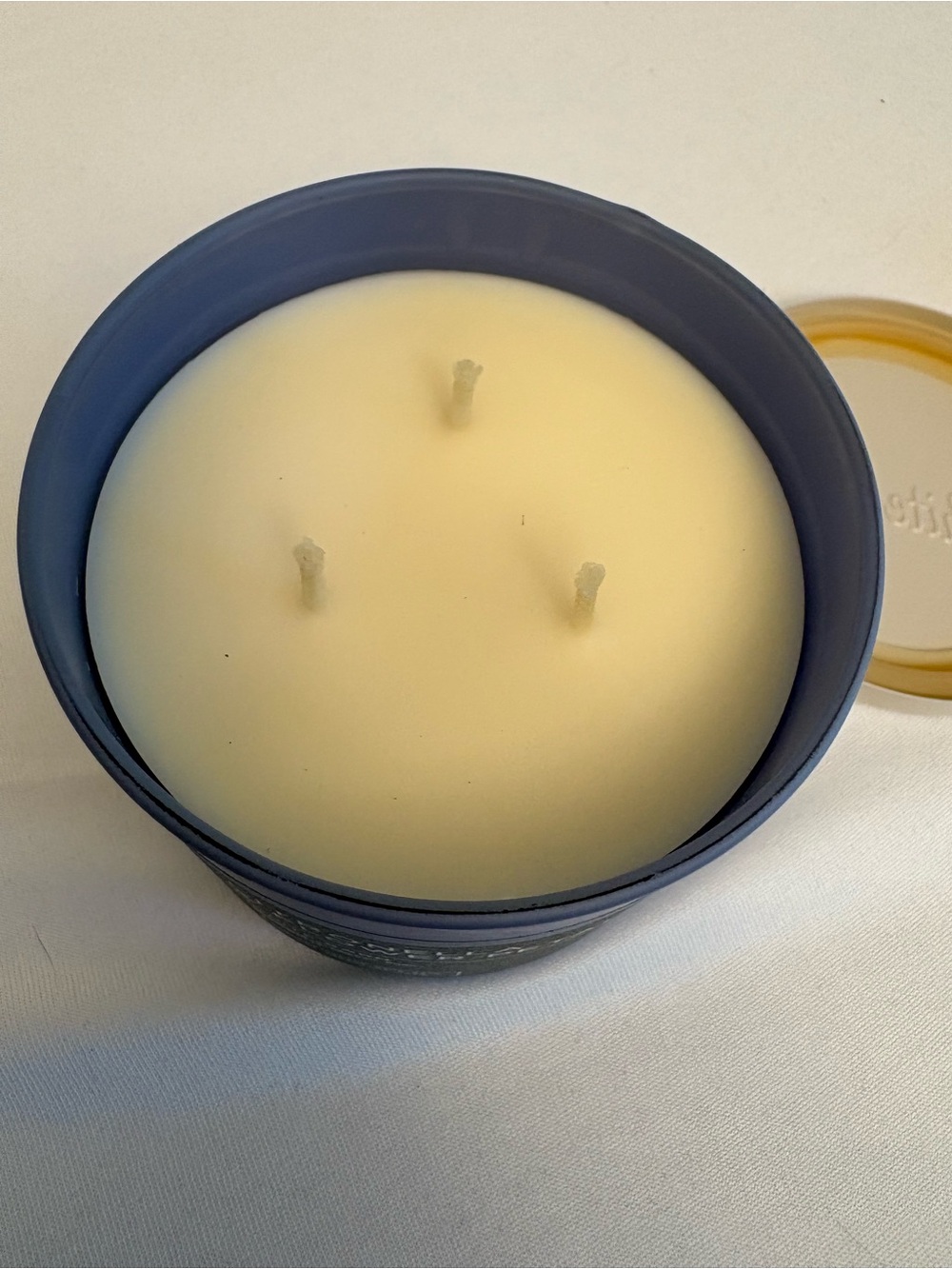 Bath & Body Works White Barn Citronella & Flower Petals Candle 14.5 oz 3wick New - Picture 2 of 3